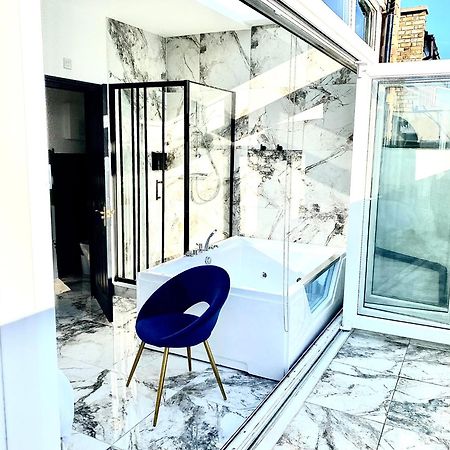 Duke And Duchess Apartments And Rooms - Private In Room Hot Tub Suites London Exteriör bild