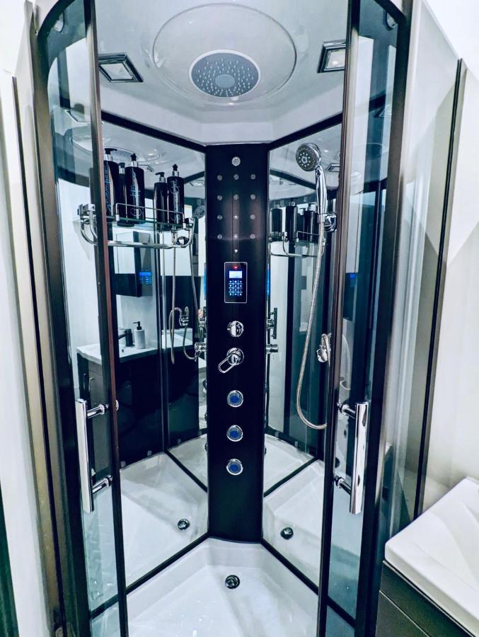 Duke And Duchess Apartments And Rooms - Private In Room Hot Tub Suites London Exteriör bild