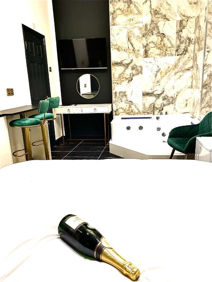 Duke And Duchess Apartments And Rooms - Private In Room Hot Tub Suites London Exteriör bild