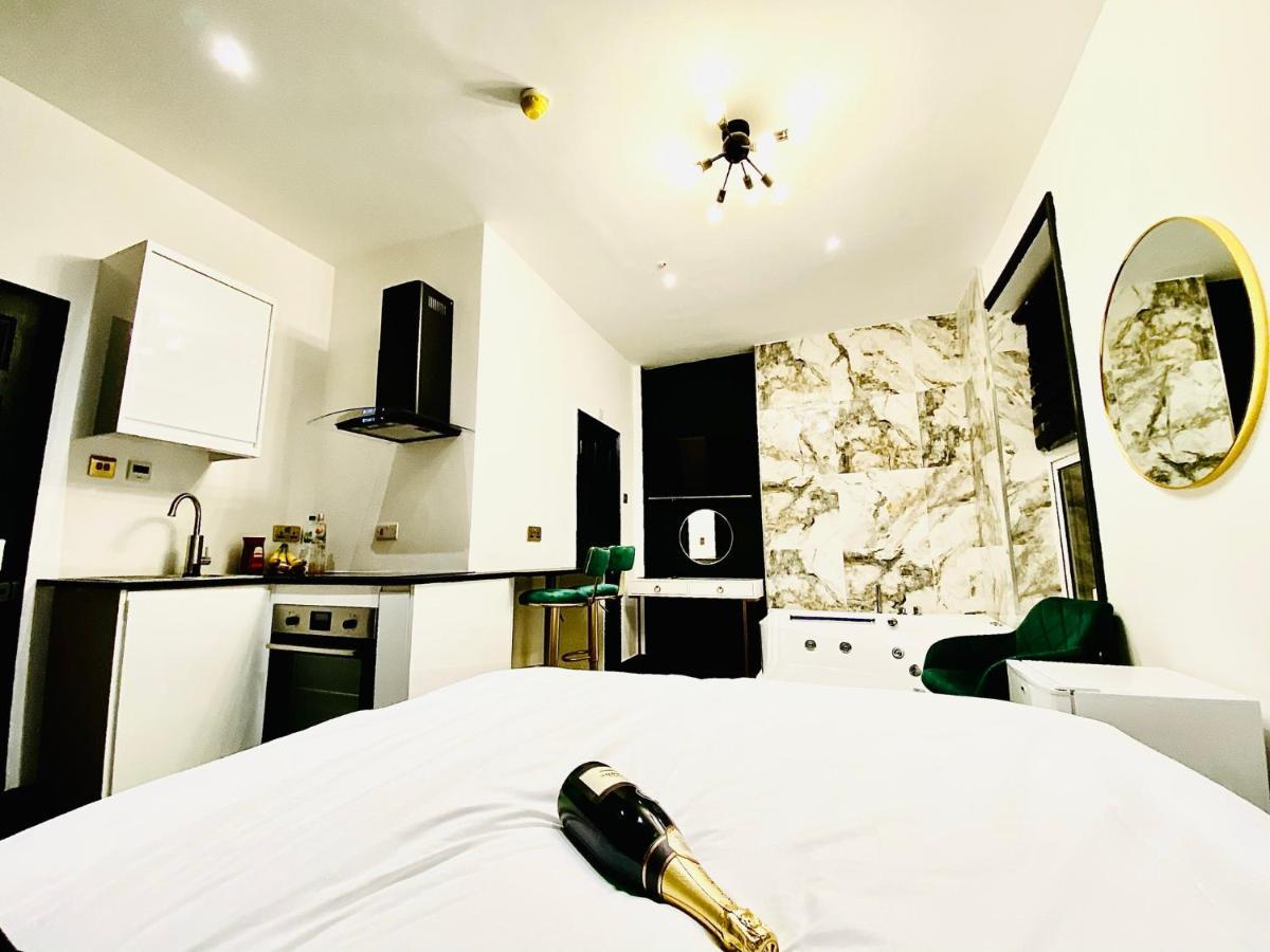 Duke And Duchess Apartments And Rooms - Private In Room Hot Tub Suites London Exteriör bild