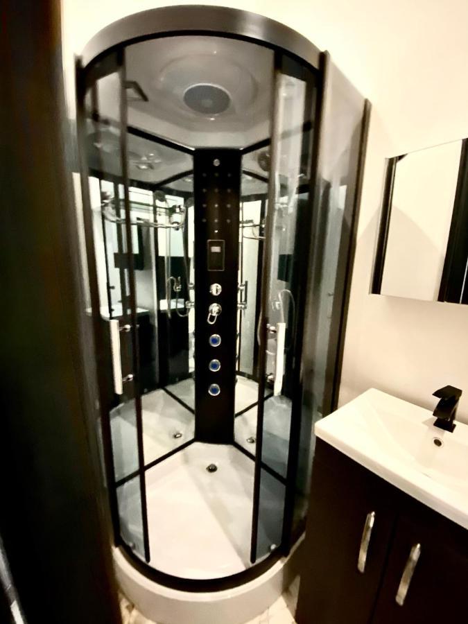 Duke And Duchess Apartments And Rooms - Private In Room Hot Tub Suites London Exteriör bild