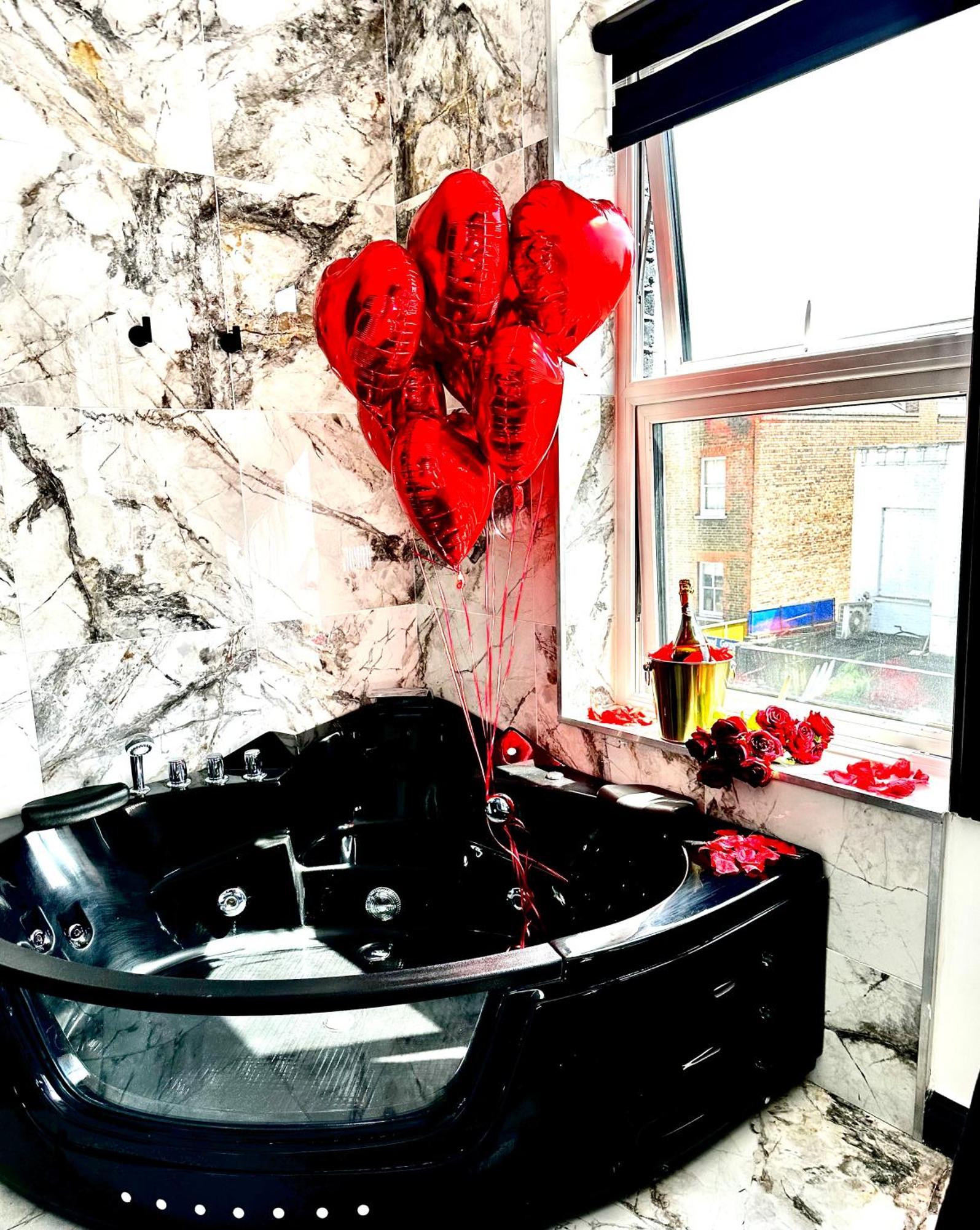 Duke And Duchess Apartments And Rooms - Private In Room Hot Tub Suites London Exteriör bild