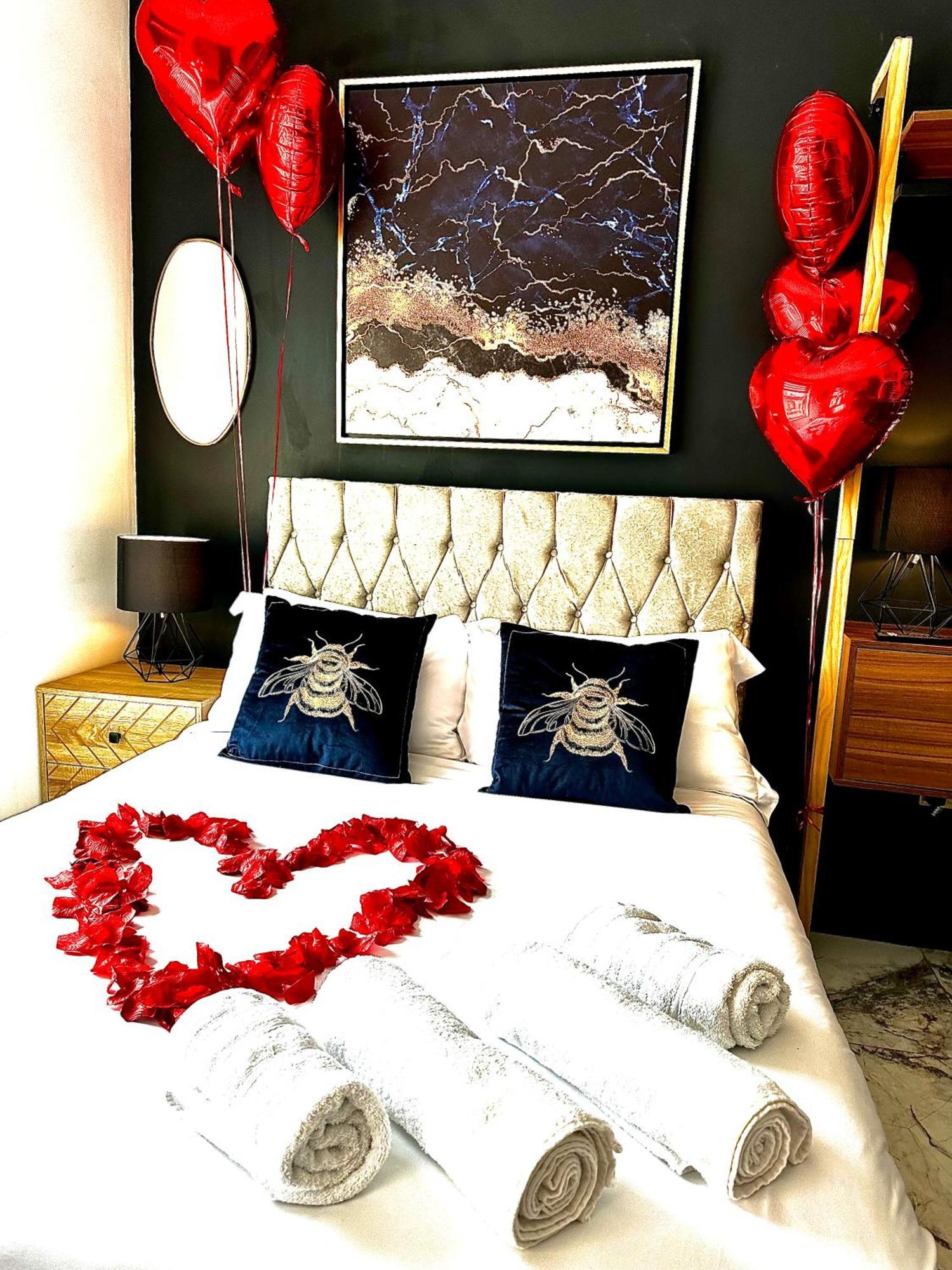 Duke And Duchess Apartments And Rooms - Private In Room Hot Tub Suites London Exteriör bild