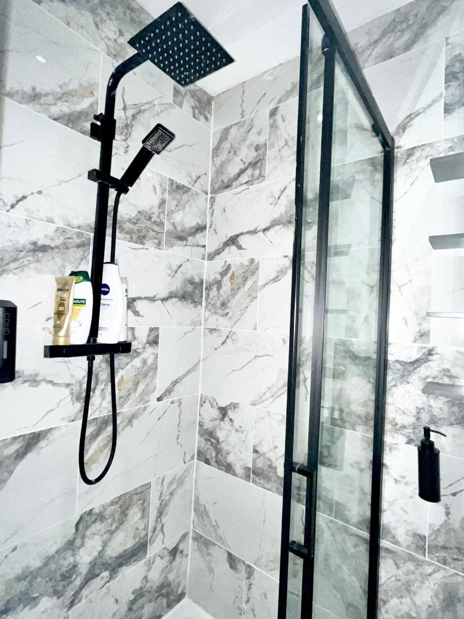 Duke And Duchess Apartments And Rooms - Private In Room Hot Tub Suites London Exteriör bild