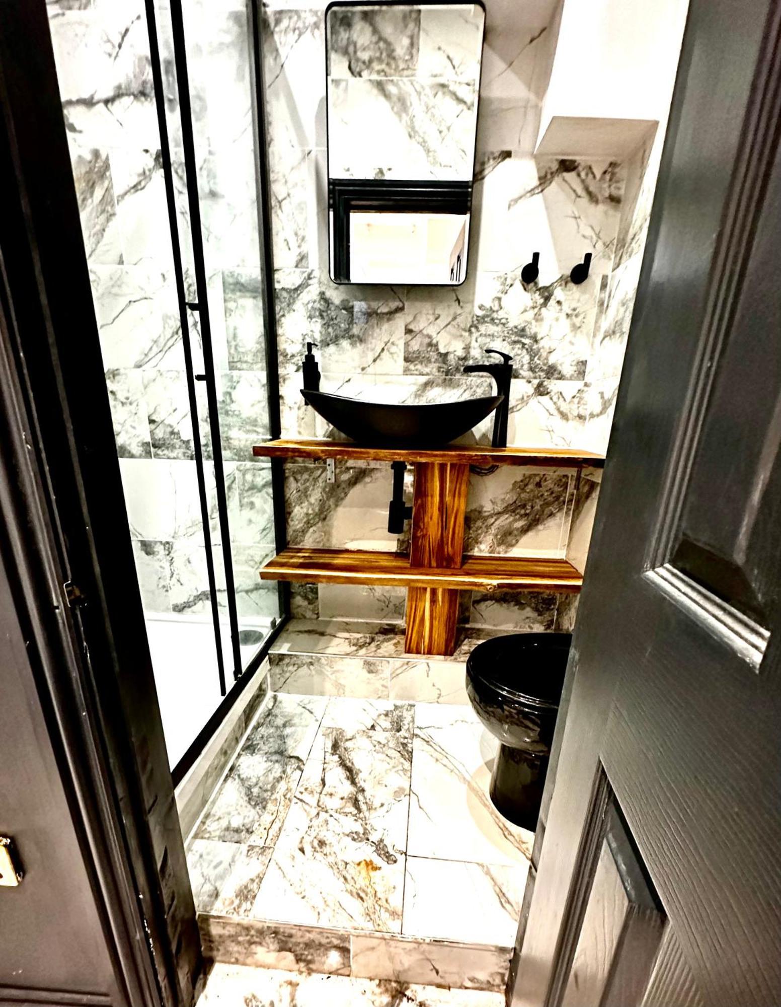Duke And Duchess Apartments And Rooms - Private In Room Hot Tub Suites London Exteriör bild